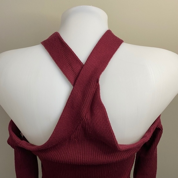 Guess Long Sleeve Women's Crossover Open Shoulder Burgundy Sweater Size Large - Picture 4 of 10